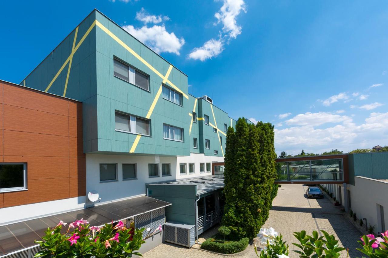 Mikado Hotel Nitra Exterior photo